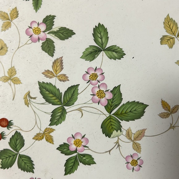 WEDGEWOOD Wild Strawberry!!!!!! Oven to Table!! - Picture 3 of 7